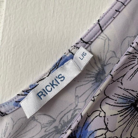 Ricki's Floral V-Neck Top | Size Large - Picture 6 of 9